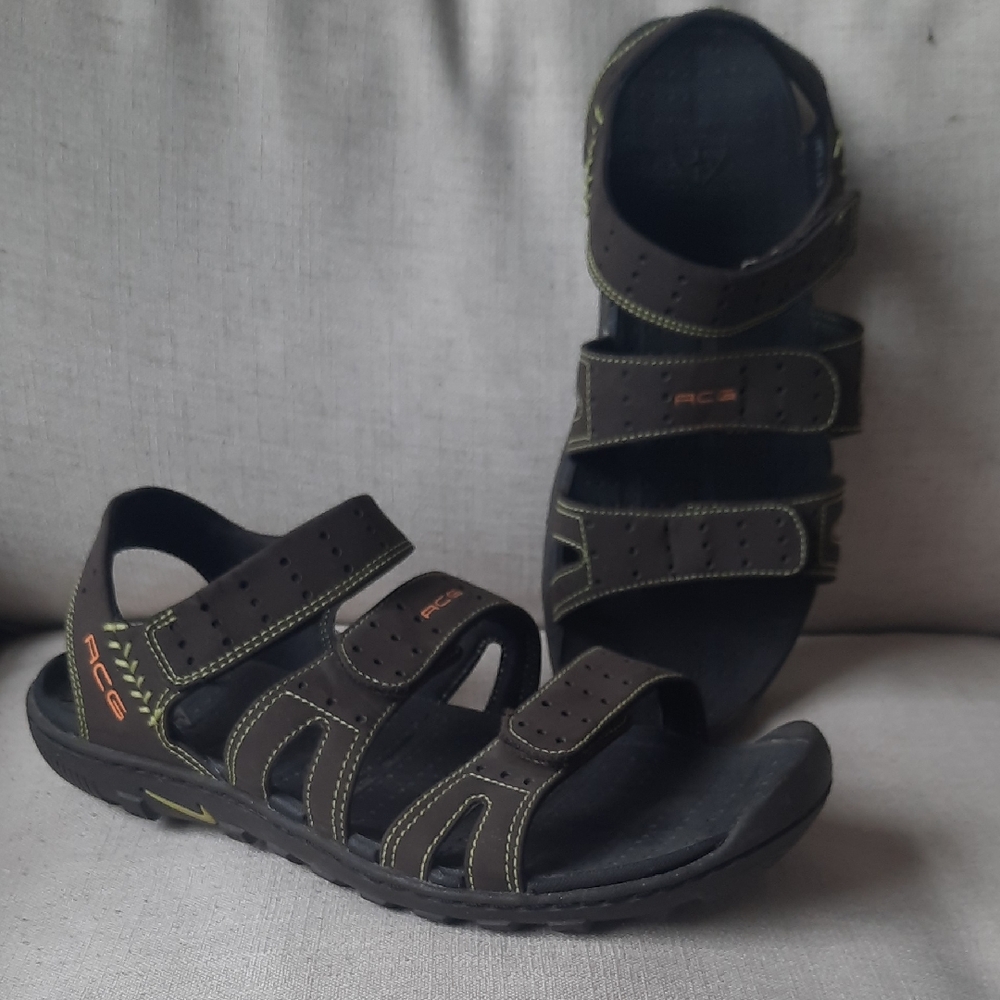 Nike ACG Size 8 Brown Sandals